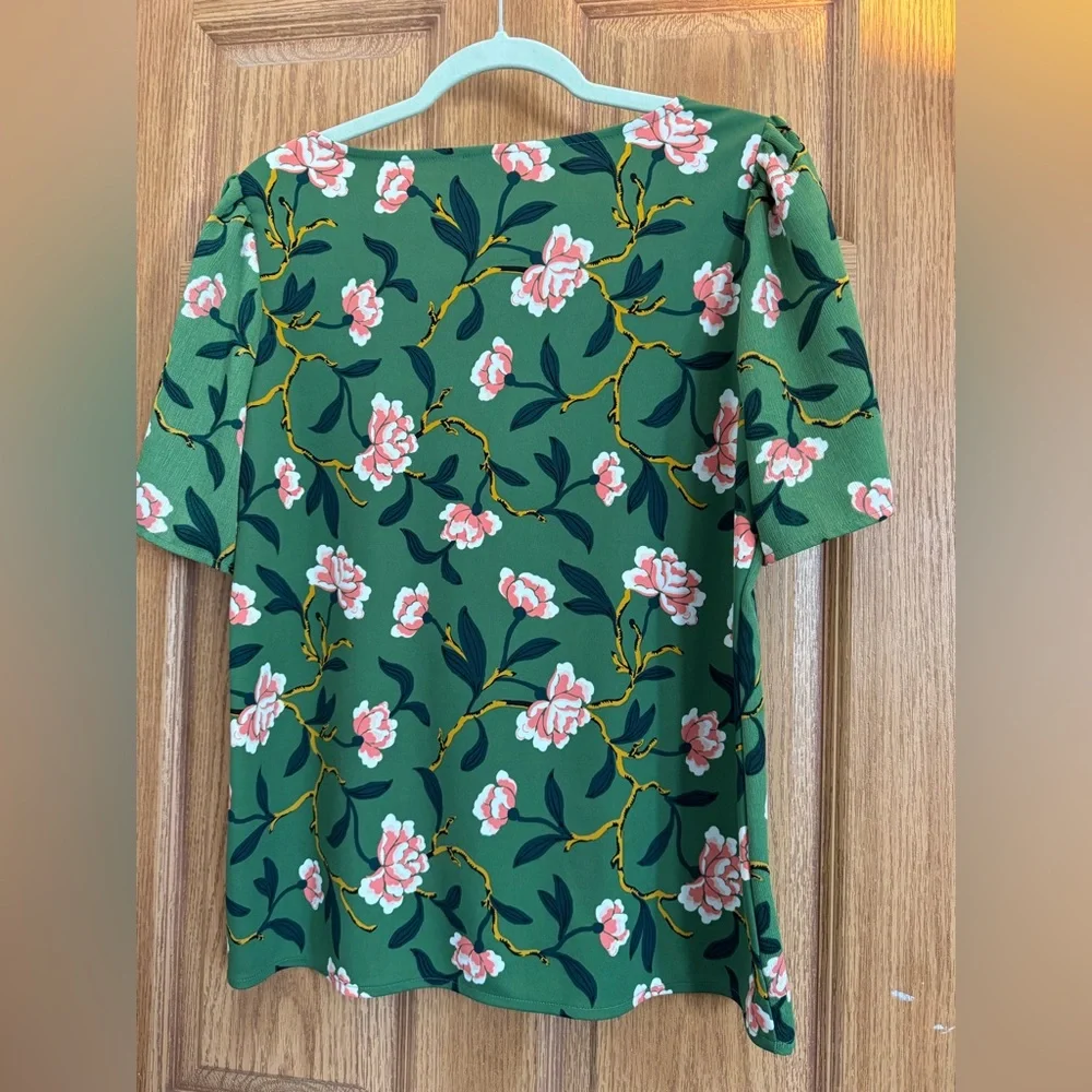 Ann Taylor Factory Green Floral Short Sleeve Top